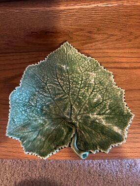 Bordallo Pinheiro Caldas Da Rainha Vintage Green Leaf Dish